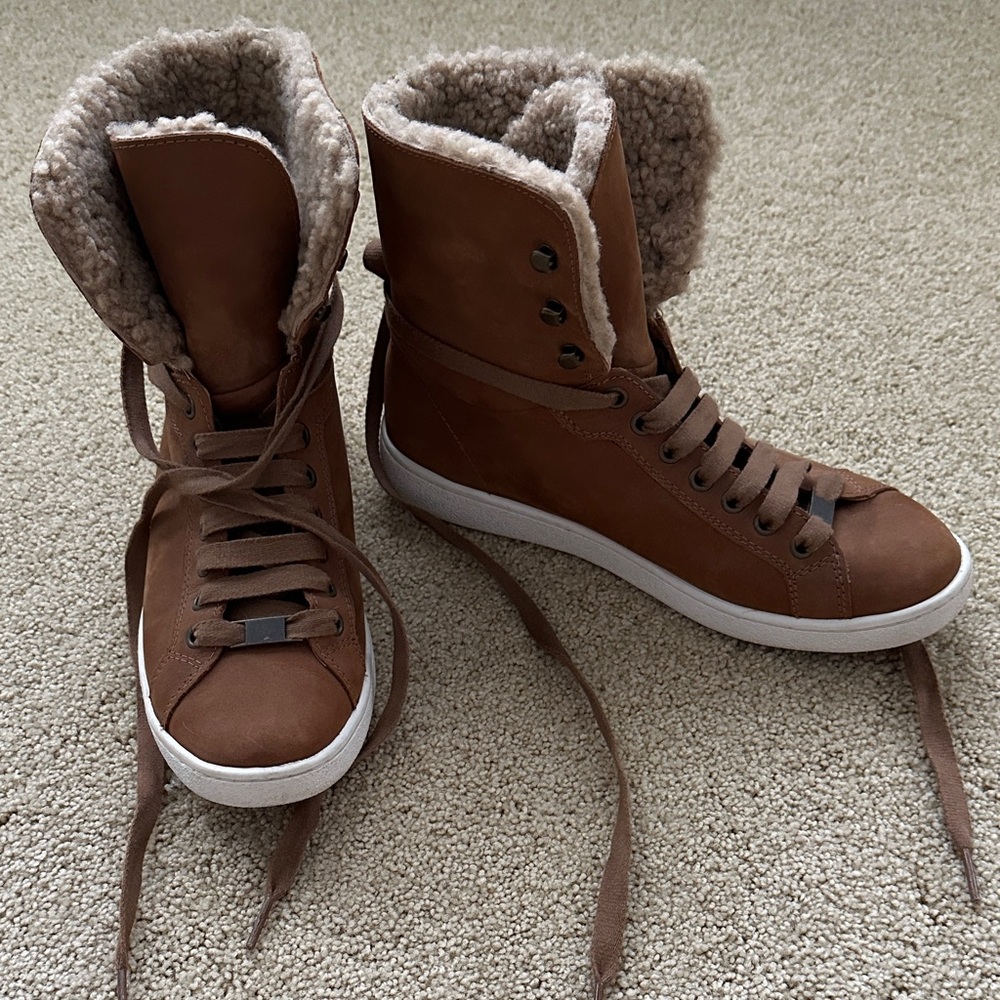 UGG Sneakers